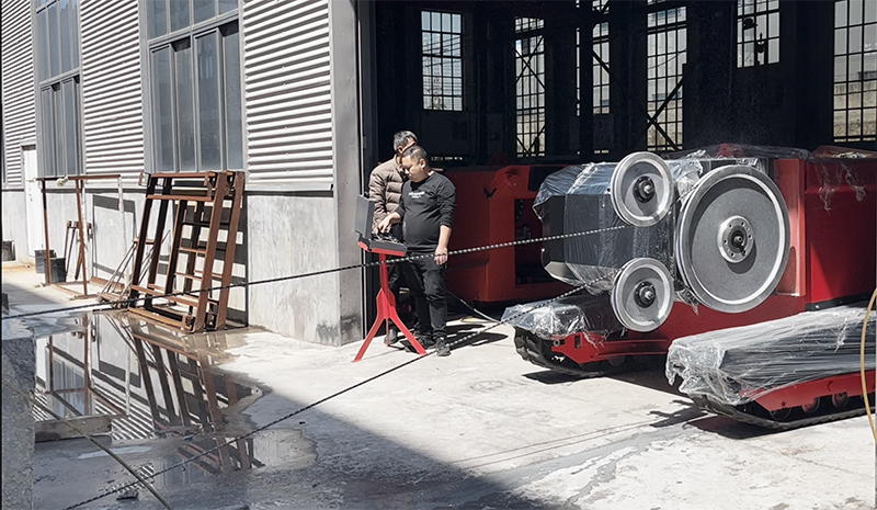 Crawler-wire-saw-machine-for-granite
